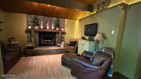 1055 E Deer Run, Bushkill, PA 18324 photo 17