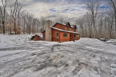 141 Split Rock Rd, Newfoundland, PA 18445 photo 3