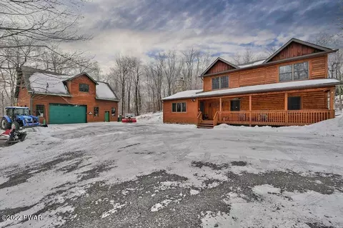 141 Split Rock Rd, Newfoundland, PA 18445 photo 2