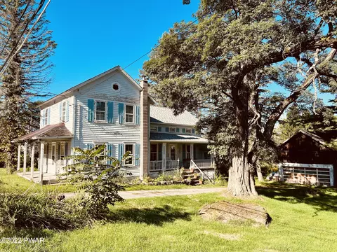 395 Gravity Rd, Lake Ariel, PA 18436