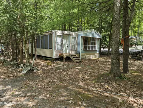 1010 Blue Spruce Ln, Shohola, PA 18458