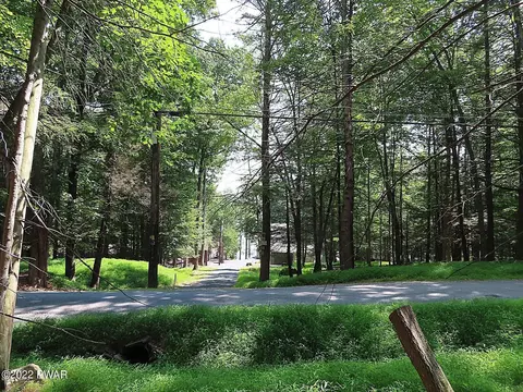38 Evergreen Dr, Lake Ariel, PA 18436