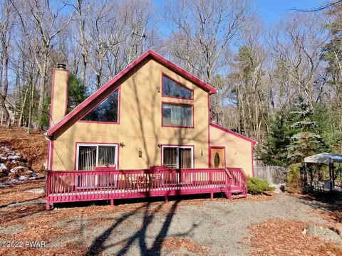 114 St Moritz Dr, Tafton, PA 18464