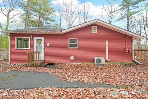 103 Timberwolf Ct, Dingmans Ferry, PA 18328 photo 8