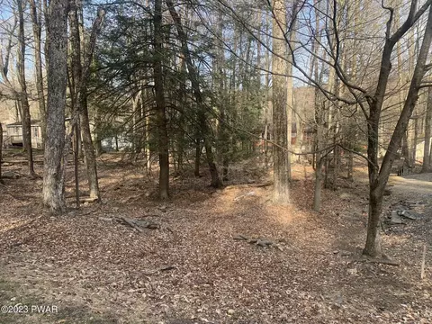 10 Hickory Dr, Lake Ariel, PA 18436