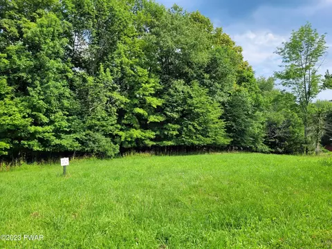 14 Summit View Ct, Honesdale, PA 18431