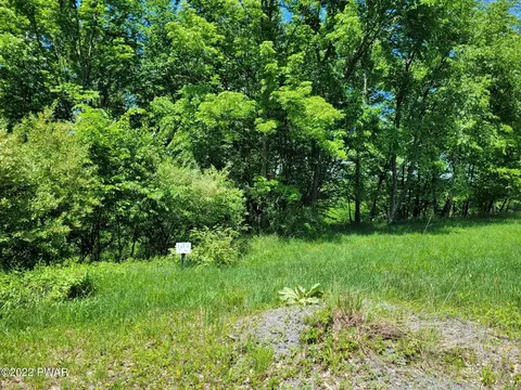22 Summit View Ct, Honesdale, PA 18431