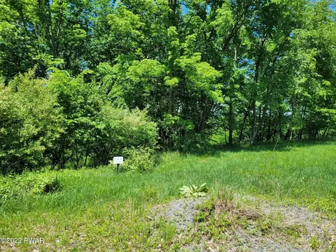 22 Summit View Ct, Honesdale, PA 18431