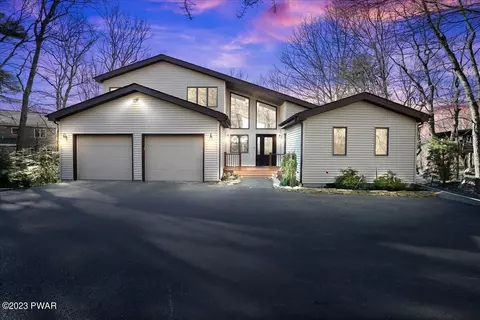 130 Roan Dr, Lords Valley, PA 18428
