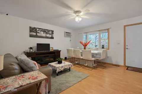 127 Spruce Rd, Tafton, PA 18464 photo 6