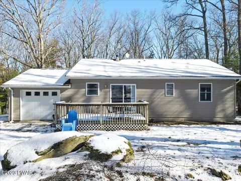 127 Spruce Rd, Tafton, PA 18464 photo 4