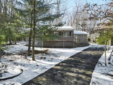127 Spruce Rd, Tafton, PA 18464 photo 3