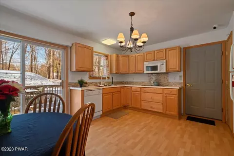 127 Spruce Rd, Tafton, PA 18464 photo 8