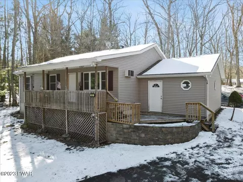 127 Spruce Rd, Tafton, PA 18464 photo 1