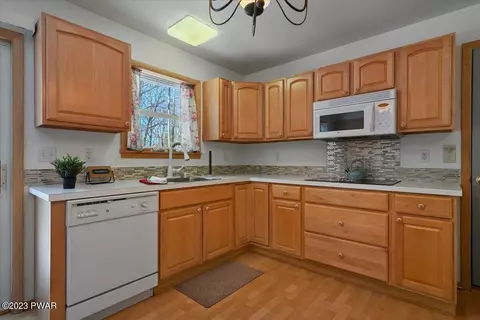 127 Spruce Rd, Tafton, PA 18464 photo 12