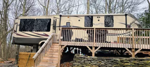 112 Beaver Ln, Shohola, PA 18458