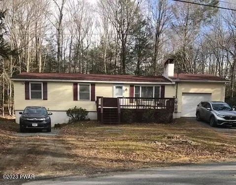 109 Maple Dr, Greentown, PA 18426