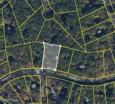 414 Forest Dr, Lords Valley, PA 18428