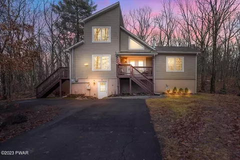 111 Blackbird Ct, Lackawaxen, PA 18435