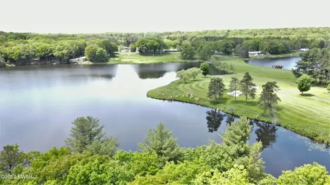 424 Canoe Brook Dr, Lords Valley, PA 18428