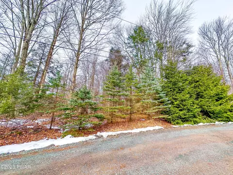 13 Game Trl Dr, Greentown, PA 18426
