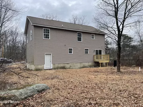 111 Nuthatch Ln, Bushkill, PA 18324 photo 3