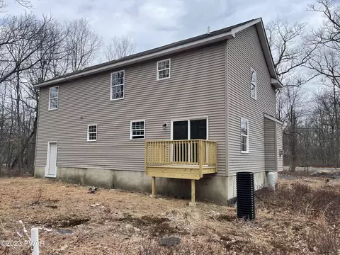 111 Nuthatch Ln, Bushkill, PA 18324 photo 4