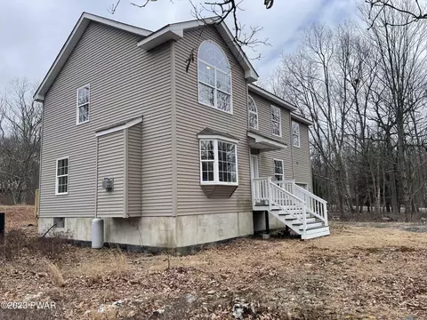 111 Nuthatch Ln, Bushkill, PA 18324 photo 2