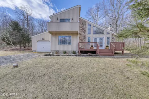 203 Seneca Dr, Milford, PA 18337