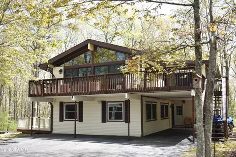 441 Canoebrook Dr, Lords Valley, PA 18428