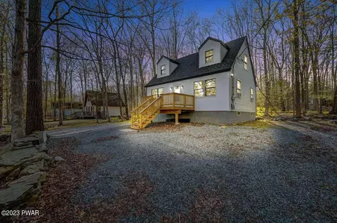 261 Upper Independence Dr, Lackawaxen, PA 18435