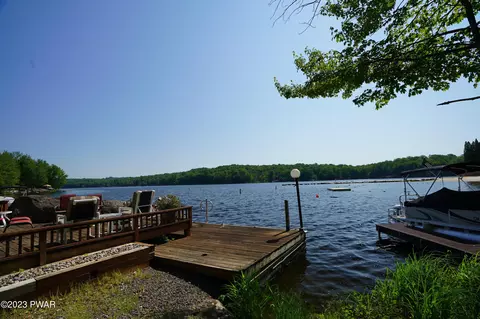 316 Lakeview Dr, Lake Ariel, PA 18436