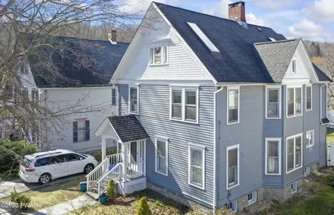 315 15th St, Honesdale, PA 18431