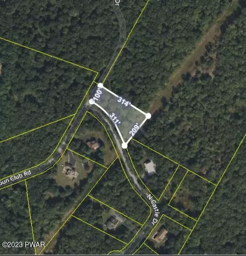 N Castle Circle, Milford, PA 18337