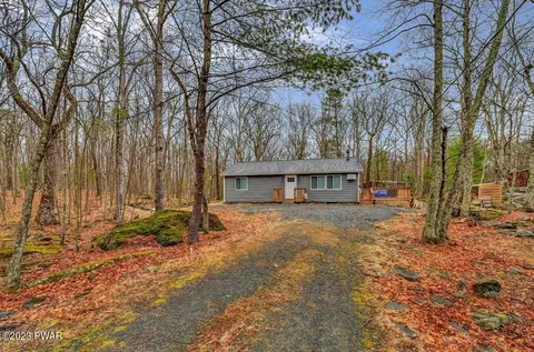 203 Tanager Rd, Lackawaxen, PA 18435