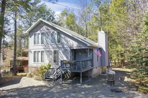 1001 Redlawn Ln, Lake Ariel, PA 18436