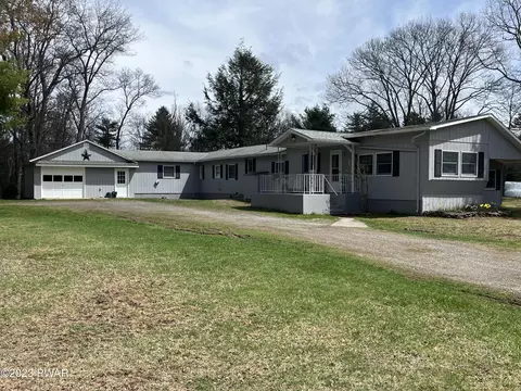 101 Welcome Lake Rd, Beach Lake, PA 18405
