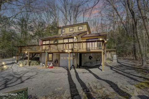 128 Lone Oak Dr, Lakeville, PA 18438