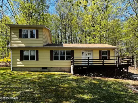 46 Upper Playground Trl, Hawley, PA 18428