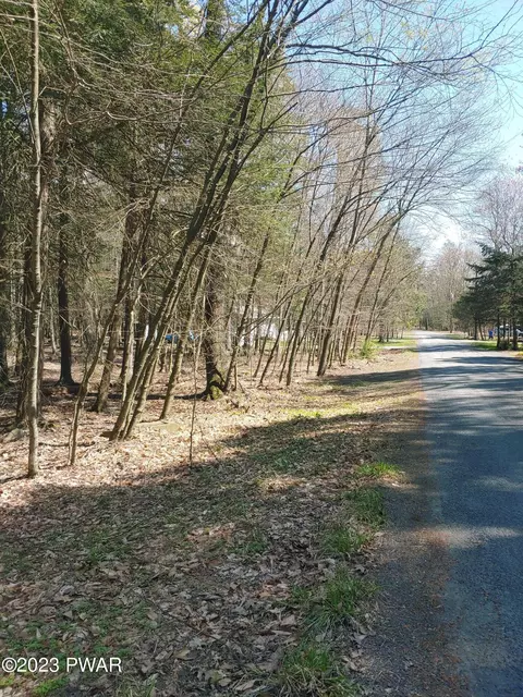26 Mockingbird Ln, Lake Ariel, PA 18436