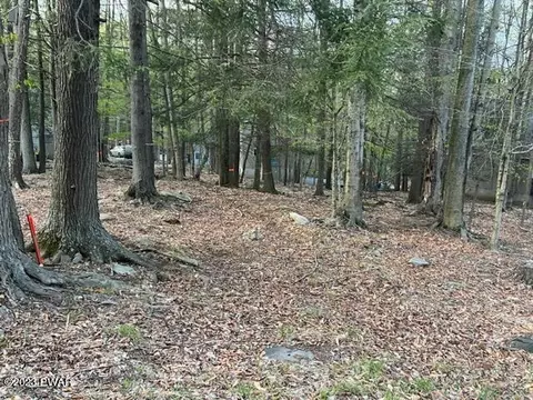 1086 Evergreen Dr, Lake Ariel, PA