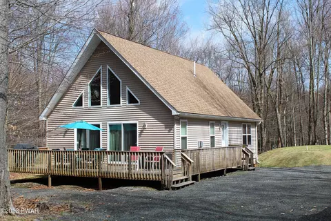 1029 Teakwood Dr, Newfoundland, PA 18445