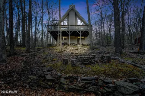 141 Minuteman Ln, Lackawaxen, PA 18435