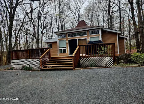 104 Hickory Dr, Lords Valley, PA 18428