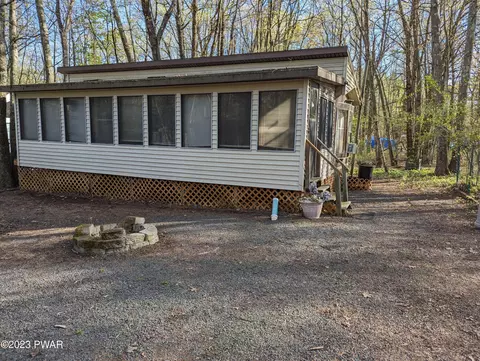 103 Crow Ln, Shohola, PA 18458