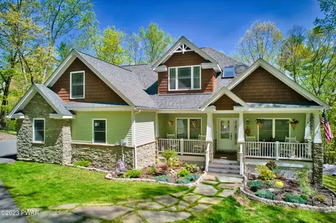 143 Pond Dr, Matamoras, PA 18336