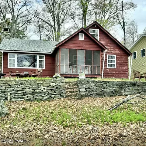 93 Lakeside Dr, Lakeville, PA 18438