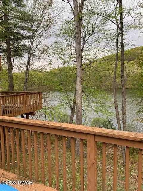 3323 Windermere Dr, Bushkill, PA 18324