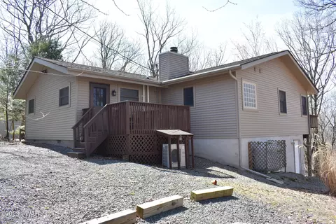 518 Maple Ridge Dr, Lords Valley, PA 18428