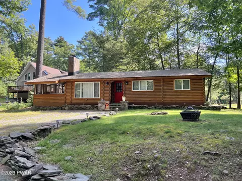 129 Terrace Dr, Lakeville, PA 18438